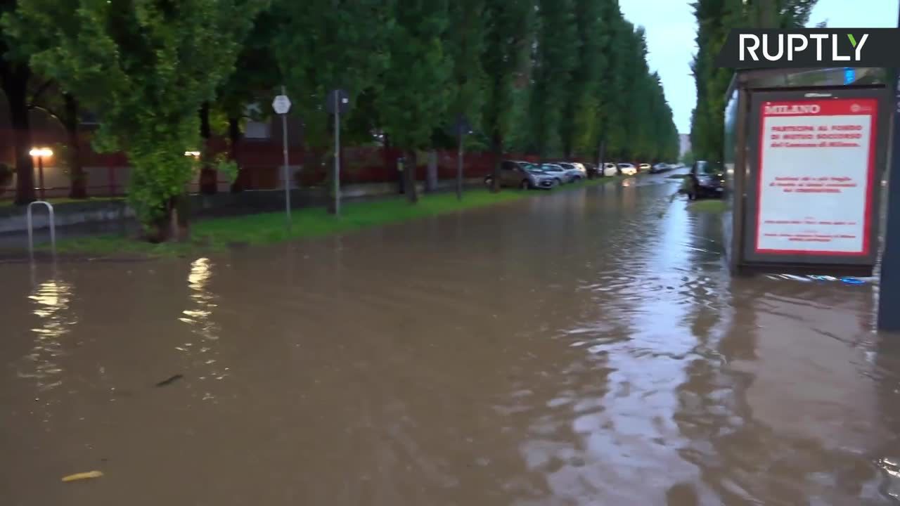 Podtopienia w Mediolanie. Po ulewie z brzegów wystąpiła rzeka Seveso