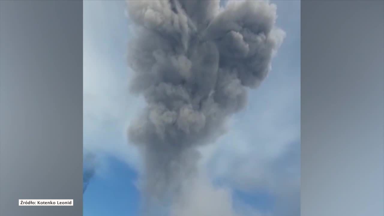 Erupcja wulkanu na wschodzie Rosji. Pobliskie miasto pokryte warstwą popiołu