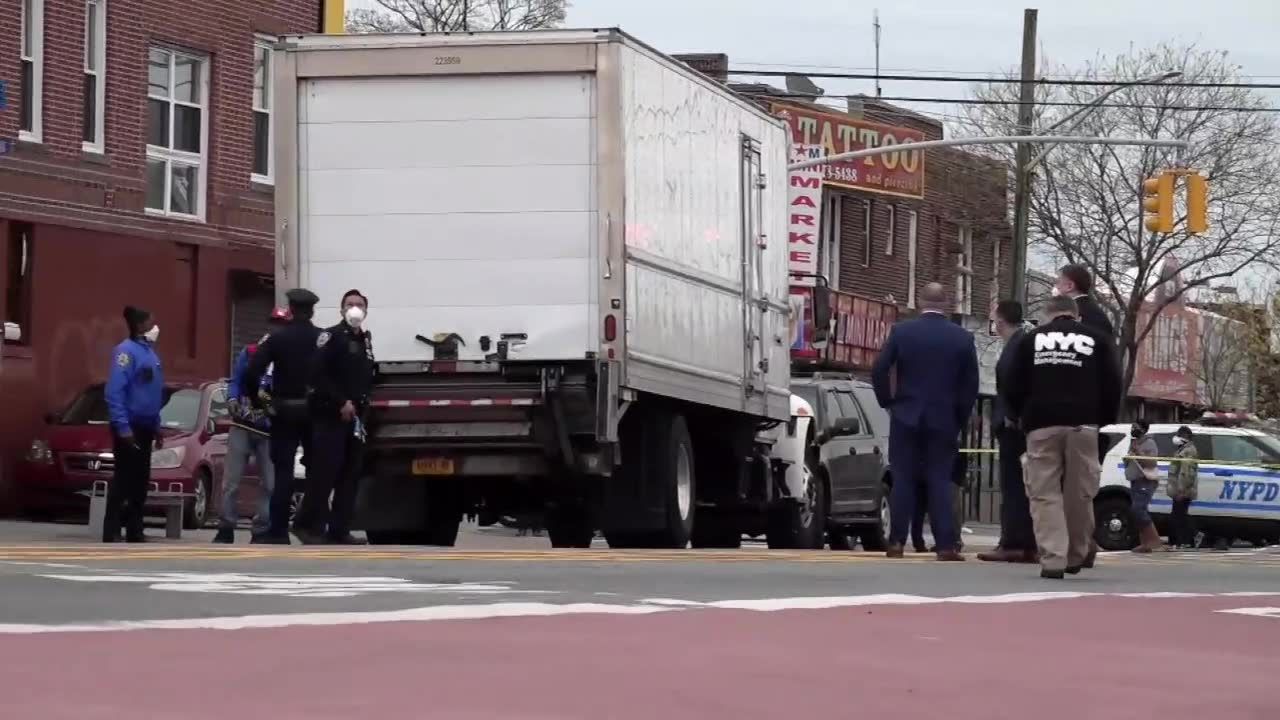 Sto ciał w ciężarówkach pozostawionych przed domem pogrzebowym w Nowym Jorku