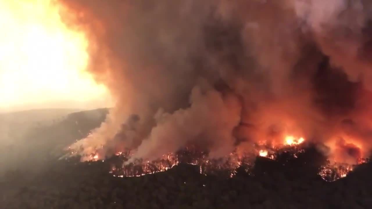 Co najmniej 28 osób uznanych za zaginione w stanie Victoria, gdzie nadal szaleją pożary buszu