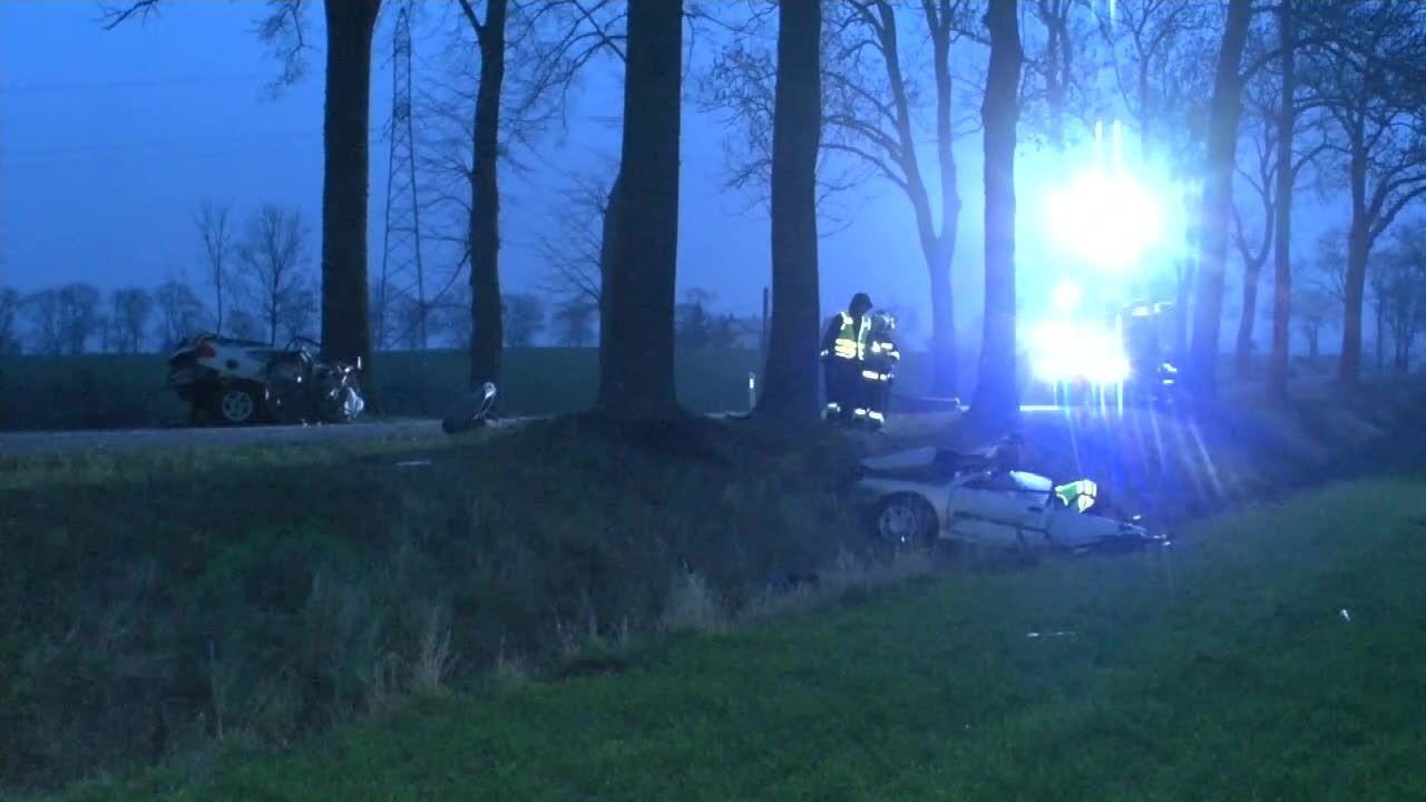 Samochód rozpadł się na dwie części. Dwie ofiary śmiertelne wypadku pod Kętrzynem