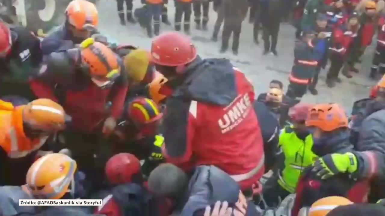 31 ofiar śmiertelnych trzęsienia ziemi w Turcji. Ratownicy przeszukują gruzowiska