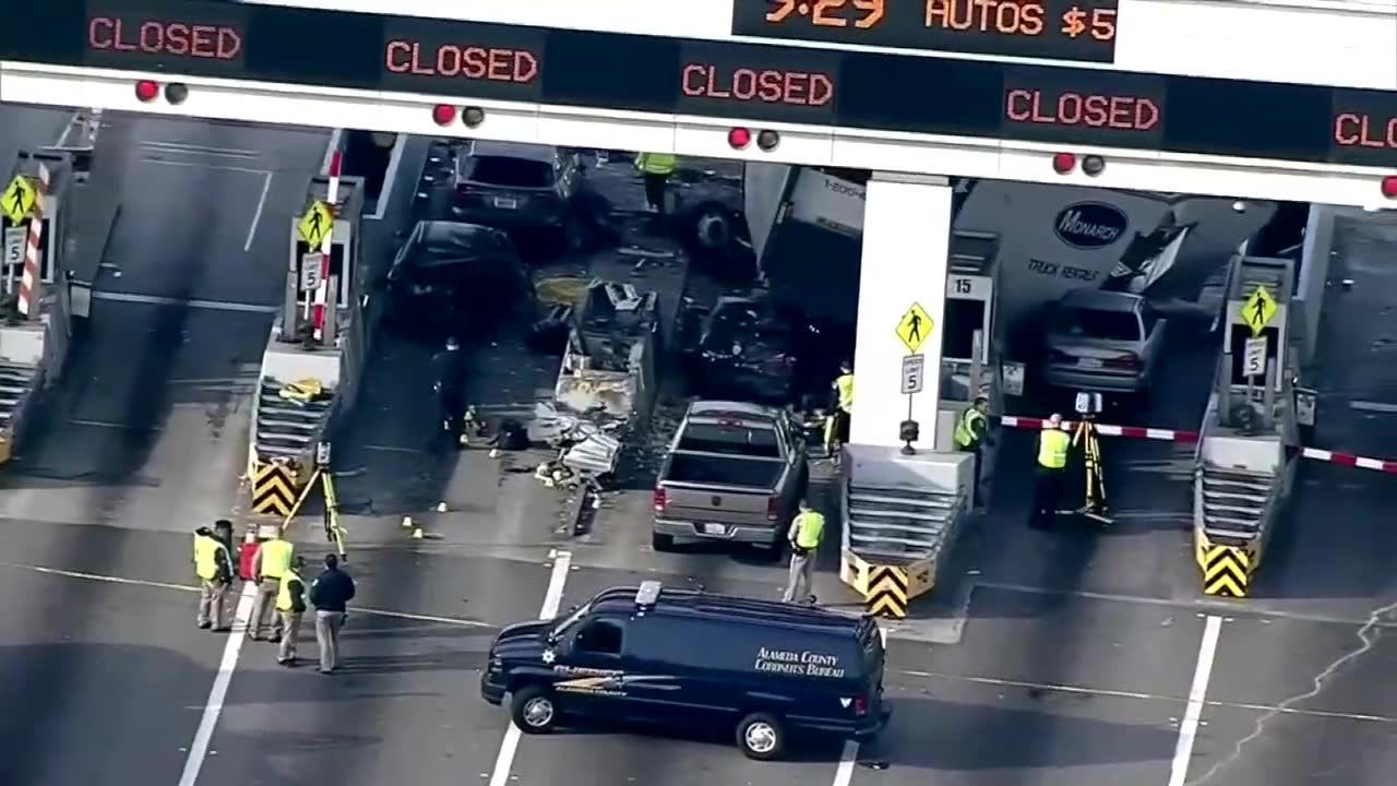 Ciężarówka staranowała bramki na autostradzie. Zginął kasjer, kierowca był pijany