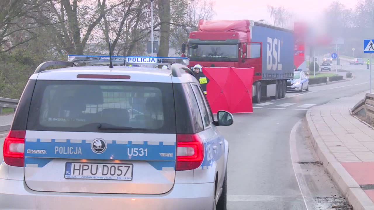 Przechodzili na pasach, wjechała w nich ciężarówka. W Koźminie Wlkp. zginęły dwie osoby