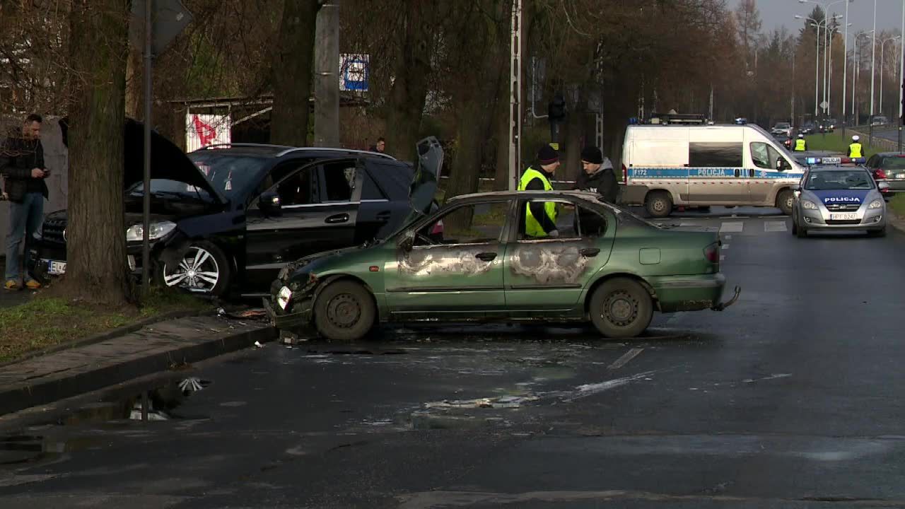 Zepchnęli samochód z drogi i zaczęli walkę – ostre starcie pseudokibiców w Łodzi