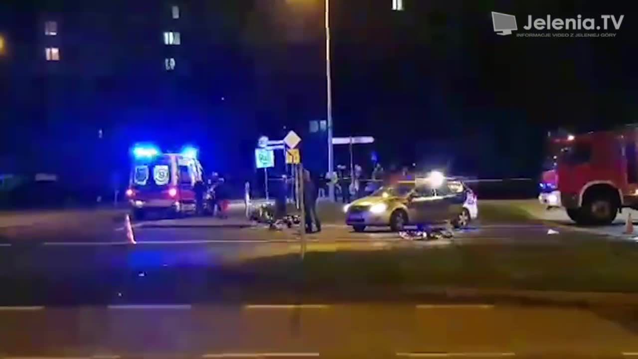 Tragedia na przejściu dla pieszych w Jeleniej Górze. Dwie osoby śmiertelnie potrącone przez samochód