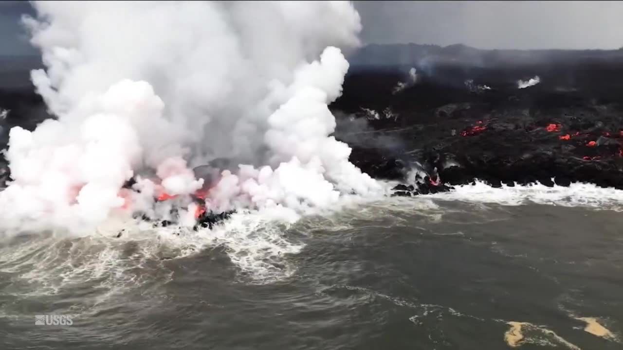 Trzęsienia ziemi i lawa wlewająca się do oceanu. Efektowne zdjęcia następstw erupcji hawajskiego wulkanu