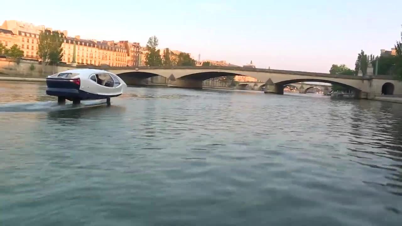 W Paryżu odbyły się testy wodolotu „Seabubbles”. Elektryczne taksówki pojawią się na Sekwanie?