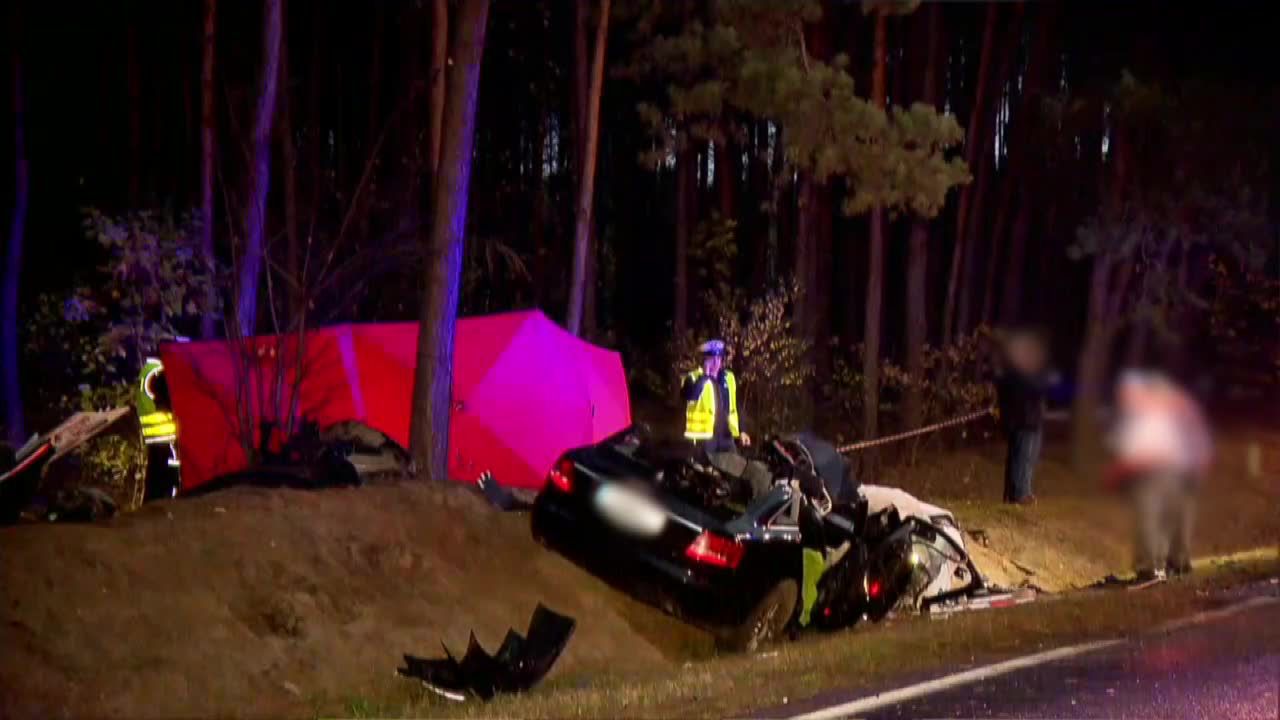 Jedna osoba zginęła, a 11 zostało rannych w zderzeniu osobówki z autobusem pod Ostrołęką