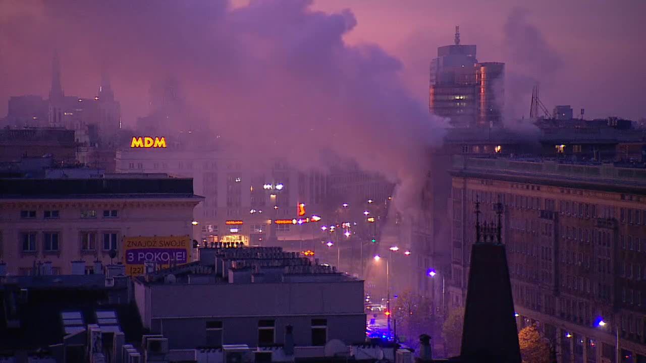 Pożar kamienicy w centrum Warszawy. Trzy osoby trafiły do szpitala