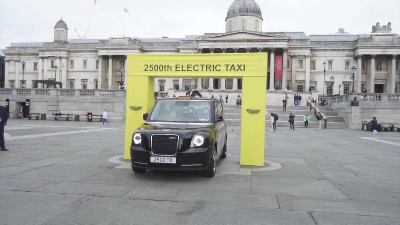 Na Trafalgar Square świętowano produkcję dwuipółtysięcznej elektrycznej taksówki. “Mamy tu bardzo pozytywny przykład chińskich inwestycji w Europie”