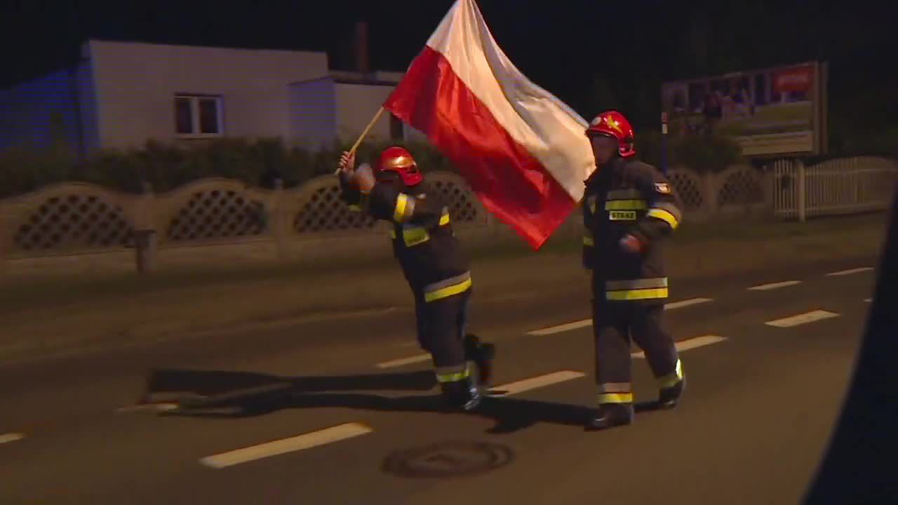 Sztafeta z biało-czerwoną flagą. Lubuscy strażacy biegną z Gorzowa do Zielonej Góry