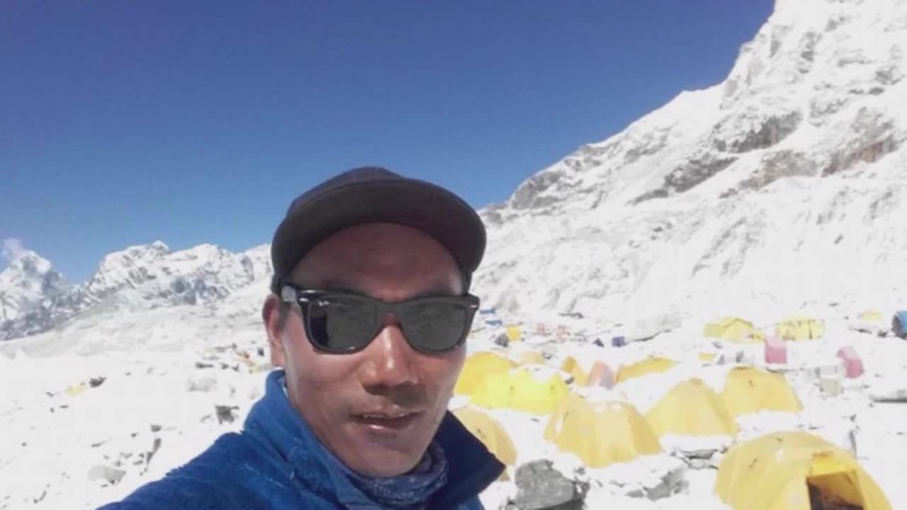 Nepalczyk śrubuje niesamowity rekord. Kami Rita Sherpa wszedł na Mount Everest już 23 razy