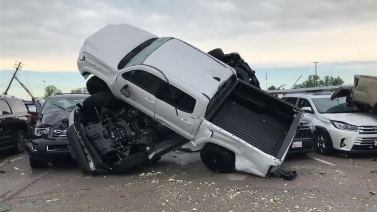 Dziesiątki zniszczonych aut. Tornado w Missouri zdewastowało salon samochodowy