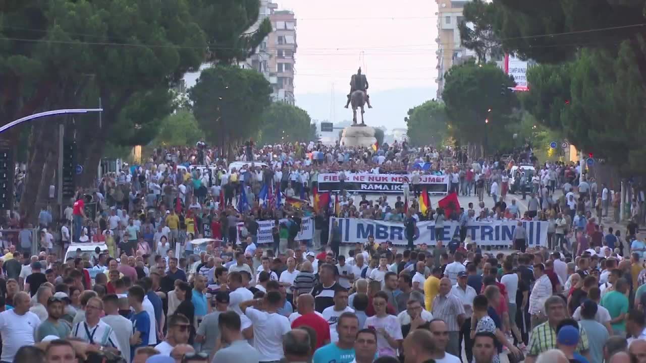 Kolejny dzień protestów w Albanii. Demonstrujący domagają się dymisji premiera Edi Ramy