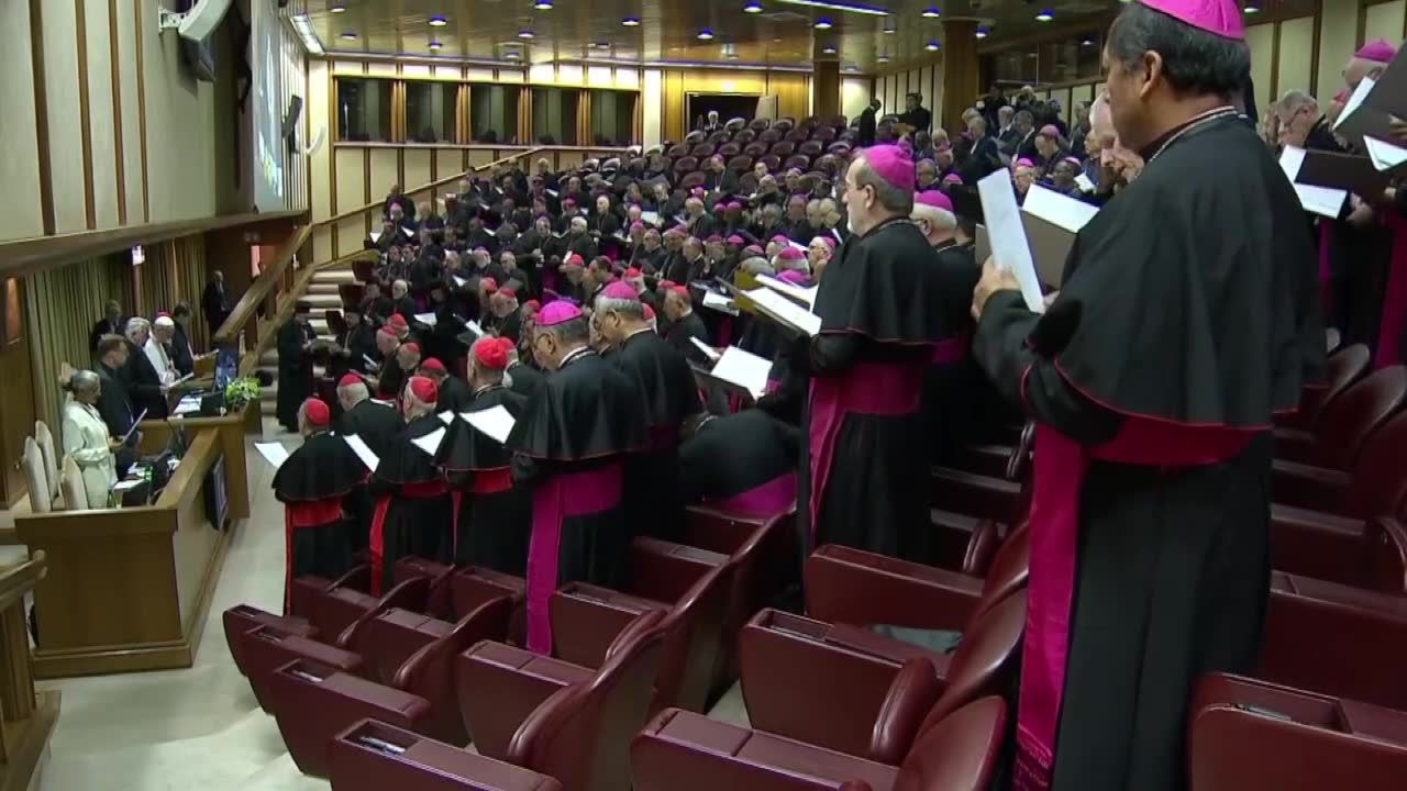 “Święty lud boży patrzy na nas i oczekuje konkretnych, a także skutecznych działań”. Papież rozpoczął watykański szczyt poświęcony ochronie nieletnich w Kościele