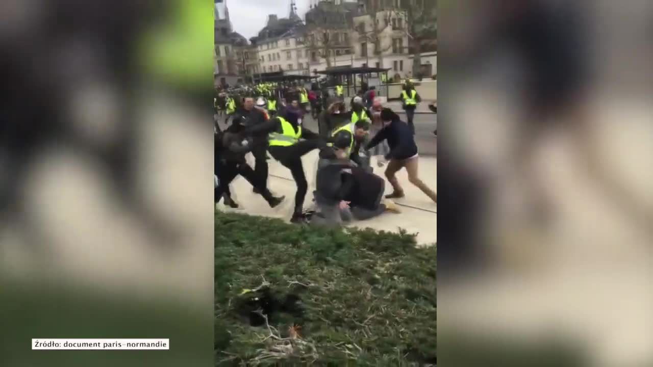 “Żółte kamizelki” brutalnie pobiły dziennikarzy w czasie demonstracji w Rouen