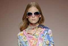 Bluzka w kwiaty - trend na wiosnę i lato 2012