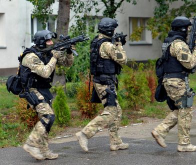 Napad w Gorzowie Wielkopolskim. Skatowano 26-latka. Grozili policjantom nożami