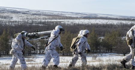 Ukraina. Wojska rządowe i separatyści wycofują się z linii frontu w Donbasie