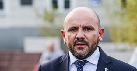 Koronawirus w Polsce. Kolejni politycy poddani kwarantannie