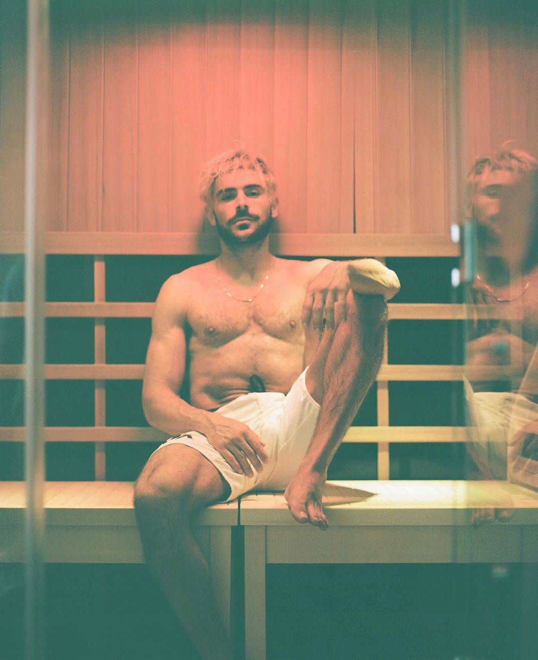 Zac Efron bez koszulki