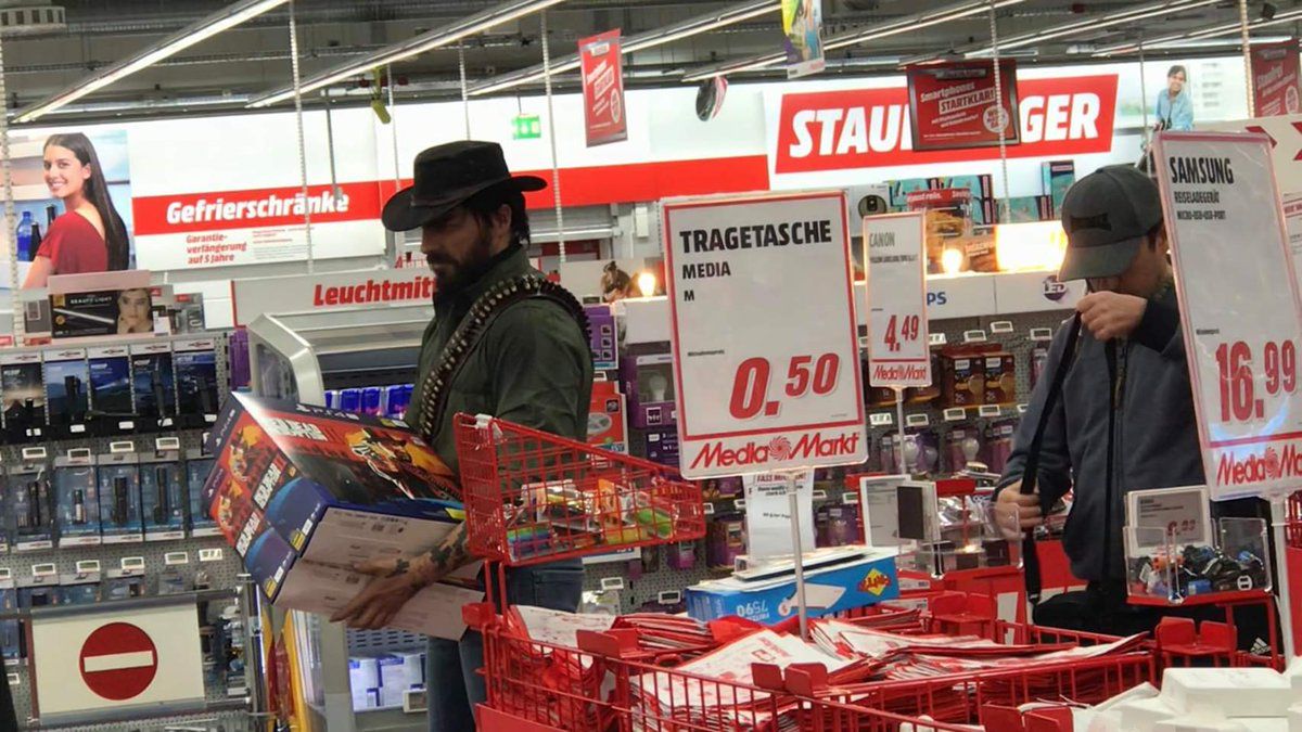 Kowboje zalali sklepy na całym świecie. Tak wygląda premiera "Red Dead Redemption 2"