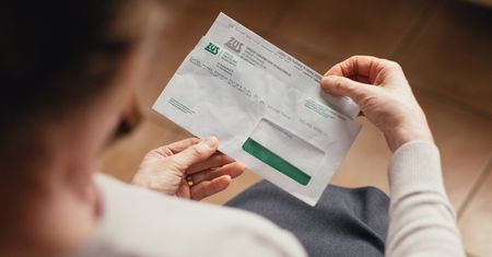 Absurd ZUS. Pieniądze wpływają na konto? A więc nie jesteś chory