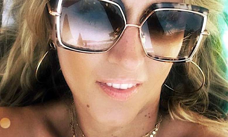 Szczuplutka Karolina Szostak bez makijażu wygrzewa się na izraelskiej plaży! Co za sylwetka!