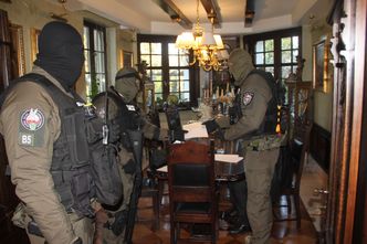 Handel nielegalnym paliwem. CBŚP i KAS rozbiły międzynarodowy gang