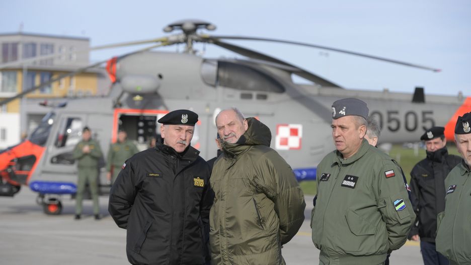 Szef MON: to nie zmienia konieczności zakupu śmigłowców łączących funkcję ratowniczą z funkcją zwalczania okrętów podwodnych