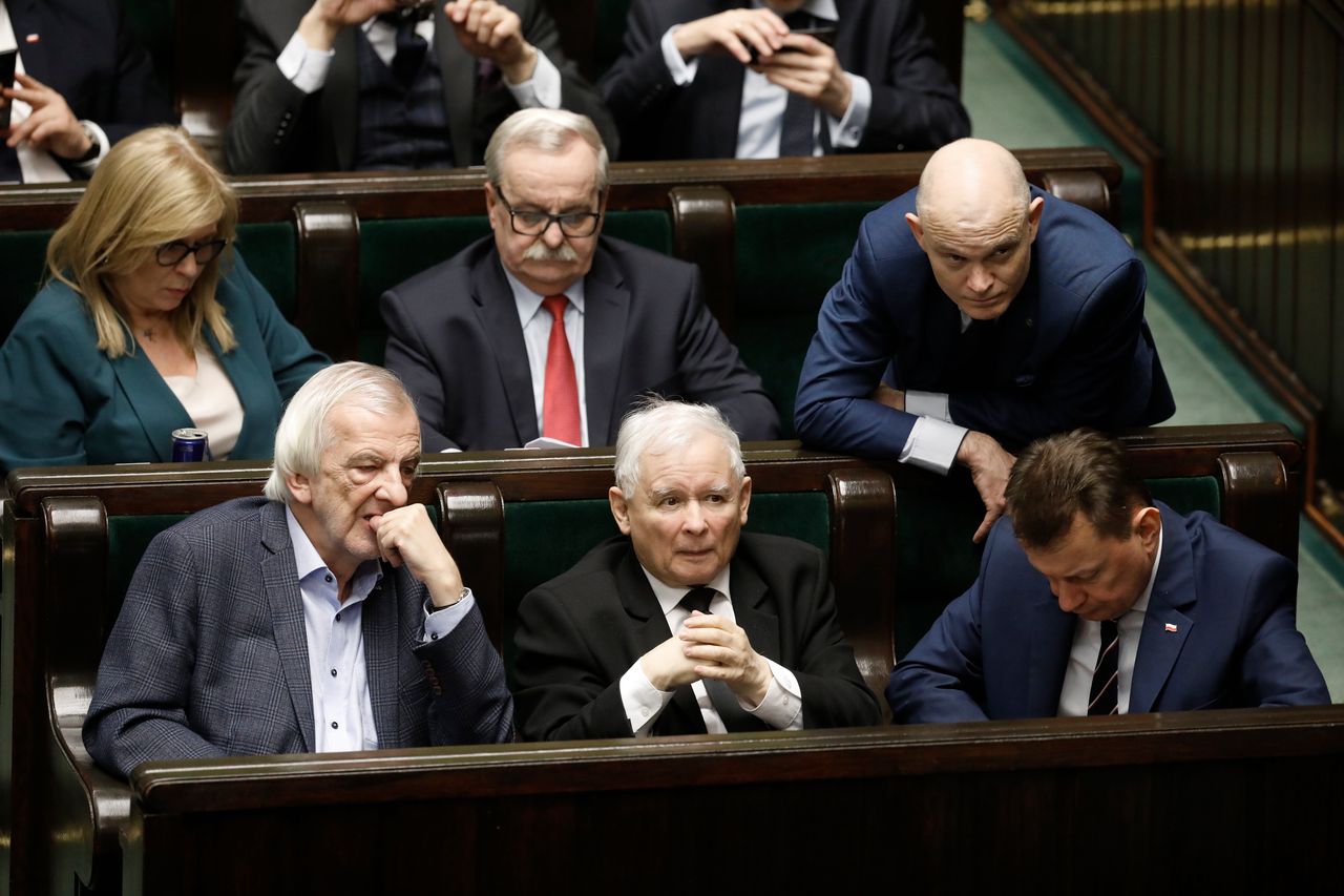 Wybory prezydenckie zaprzątają głowę PiS. Po nich wróci do zamrożonych tematów