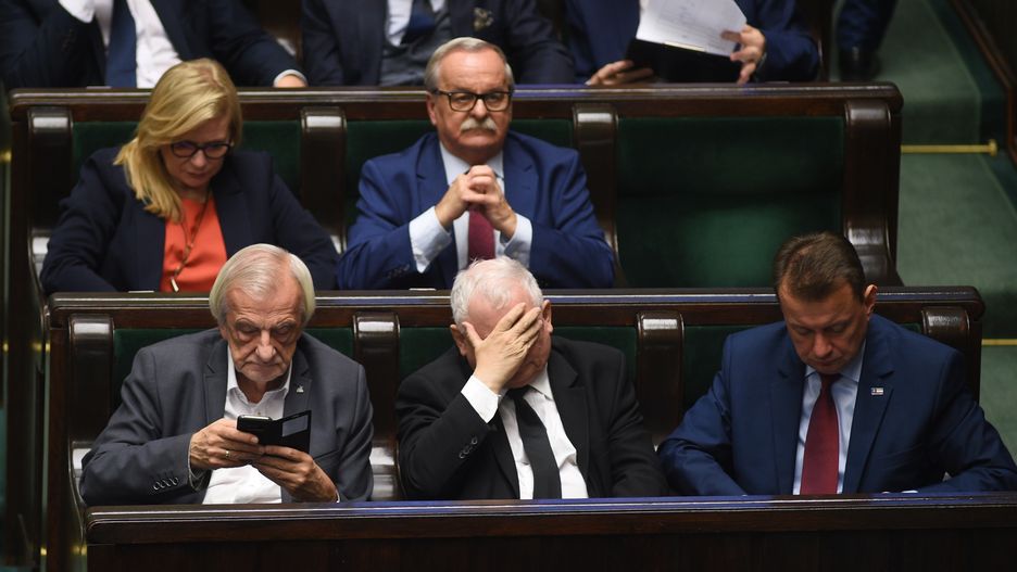 Część polityków PiS liczy, że niekorzystna dla nich opinia TSUE nie będzie wymagała zmian w prawie