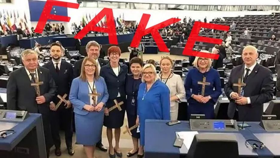 Fotomontaż przedstawiający "Krzyżowców" z PiS.