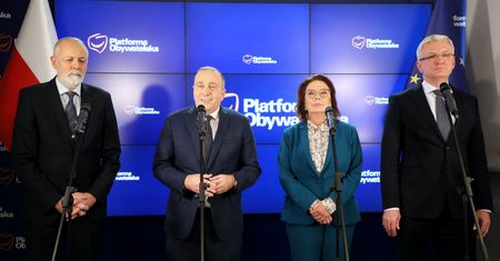 Prawybory w PO ruszyły w najlepsze. Schetyna rzucił pieniędzmi, drażni Kidawę i kibicuje Jaśkowiakowi