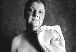 Sue przeszła mastektomię, radioterapię, chemioterapię. Dziś jej córka fotografuje kobiety z rakiem piersi
