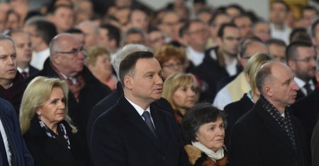 Akt Przyjęcia Chrystusa za Króla i Pana. Kilkadziesiąt tys. osób w Krakowie. Są też prezydent Andrzej Duda i premier Beata Szydło