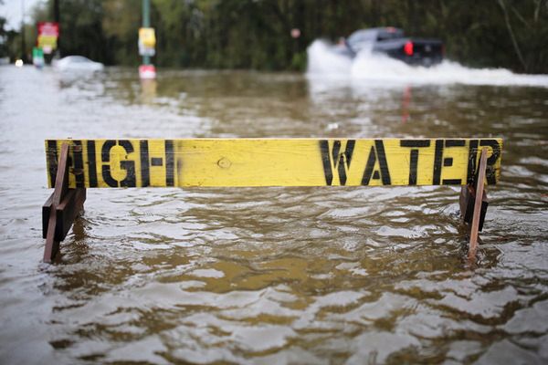 16 śmiertelnych ofiar powodzi w Teksasie