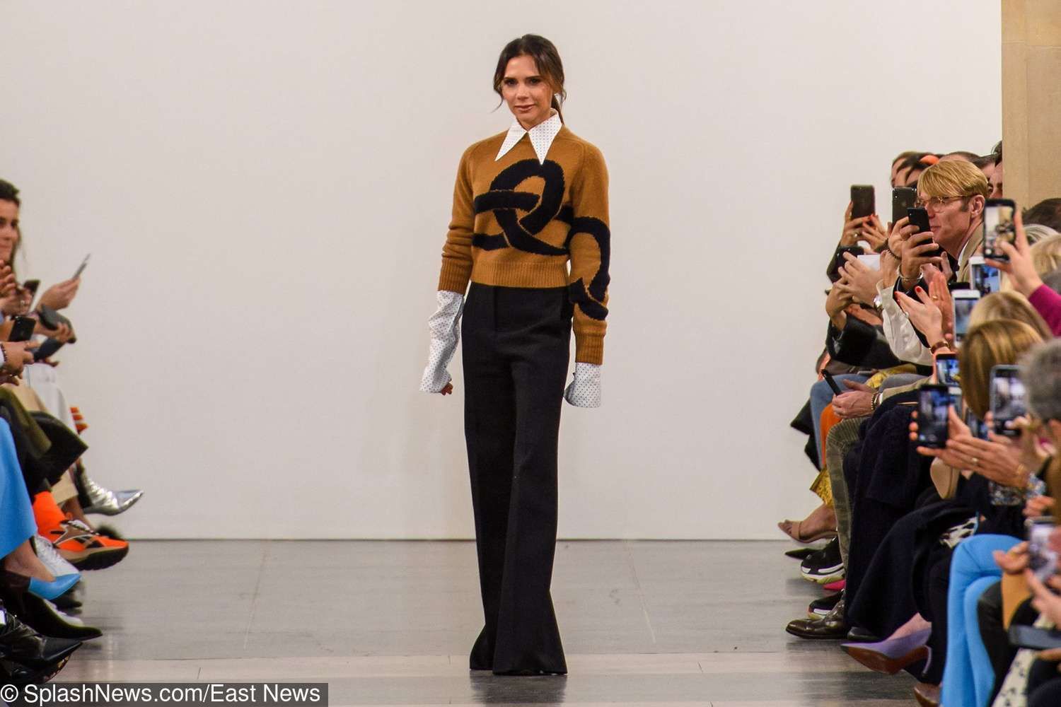 Victoria Beckham jako modelka na London Fashion Week 2019