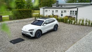 Indukcyjne ładowanie debiutuje w Porsche. Niemcy uzupełniają listę opcji elektrycznego Cayenne