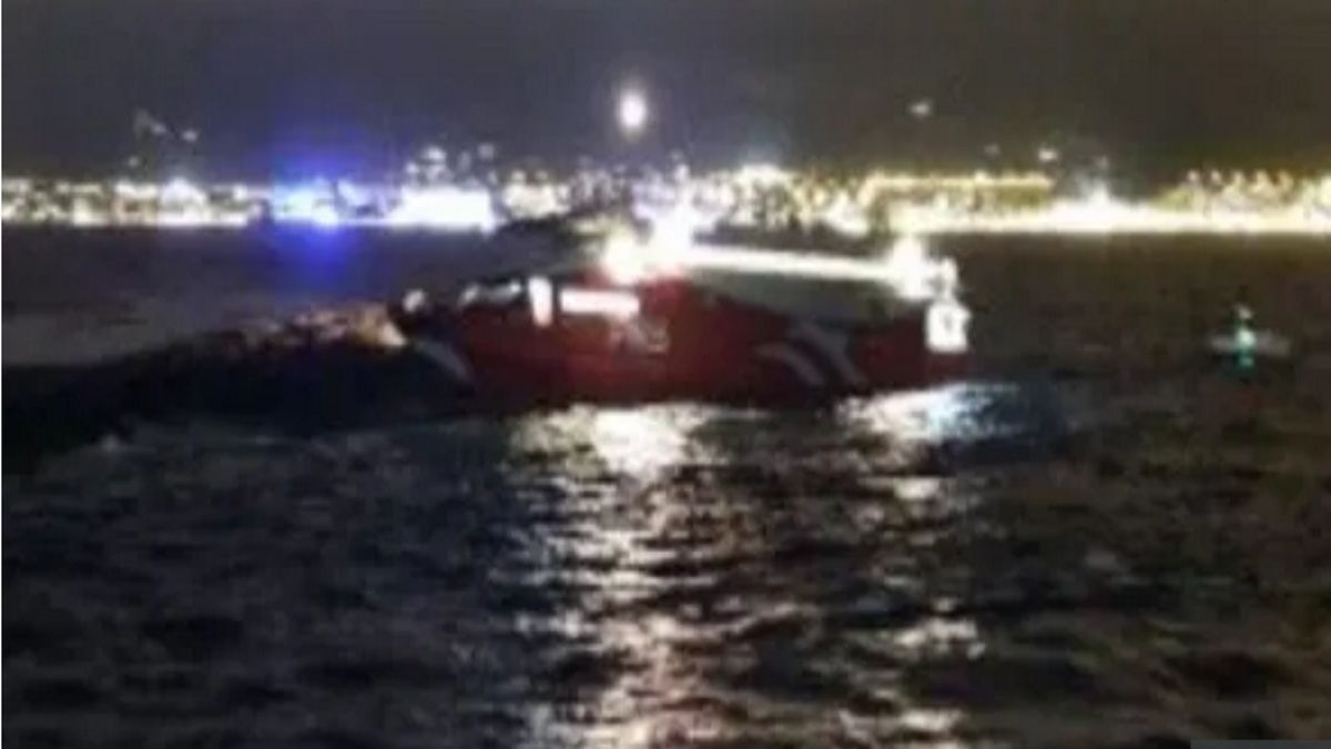 Prom płynął na Ibizę.