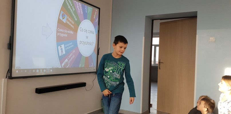 Andrzejki interaktywne w SP w Zacharzynie