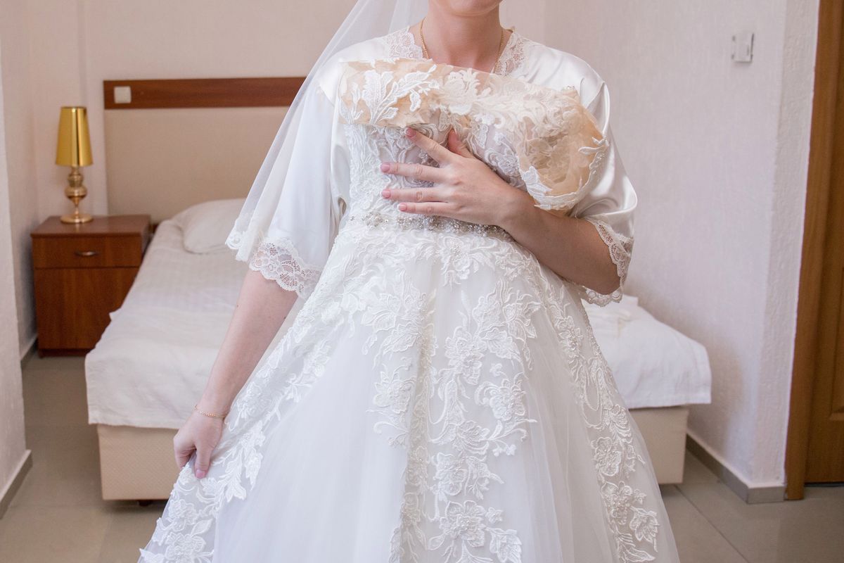 Przymierzała swoją suknię ślubną. Ktoś wysłał jej zdjęcie do pana młodego