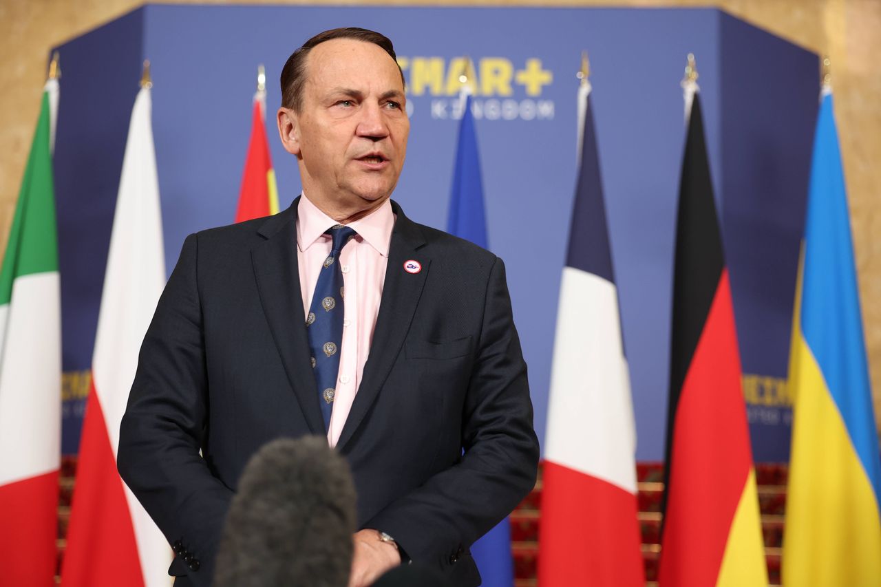 Sikorski o "odpowiedzi na wrogi akt". Wytłumaczył powody decyzji ws. Rosji
