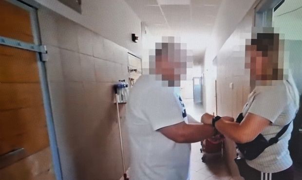 Samochody otwierali bez kluczyków. "Walizka" posłużyła do kradzieży aut