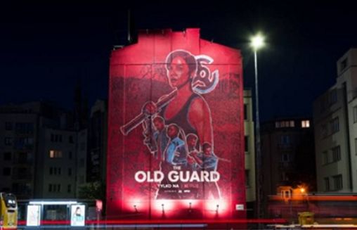 Netflix promuje muralami film „The Old Guard”