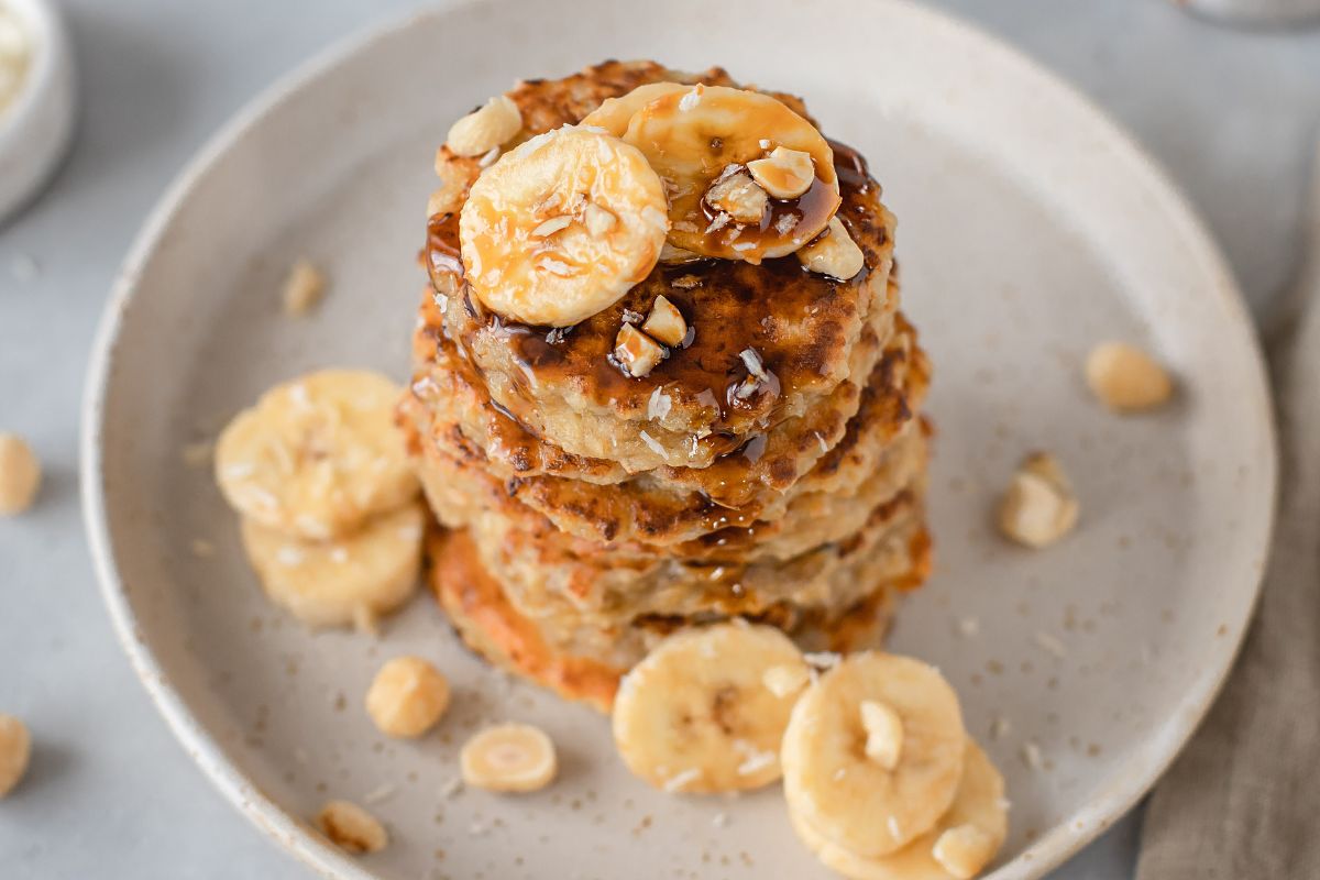 Zblenduj, usmaż i jedz. Najprostsze placki na śniadanie bez grama cukru