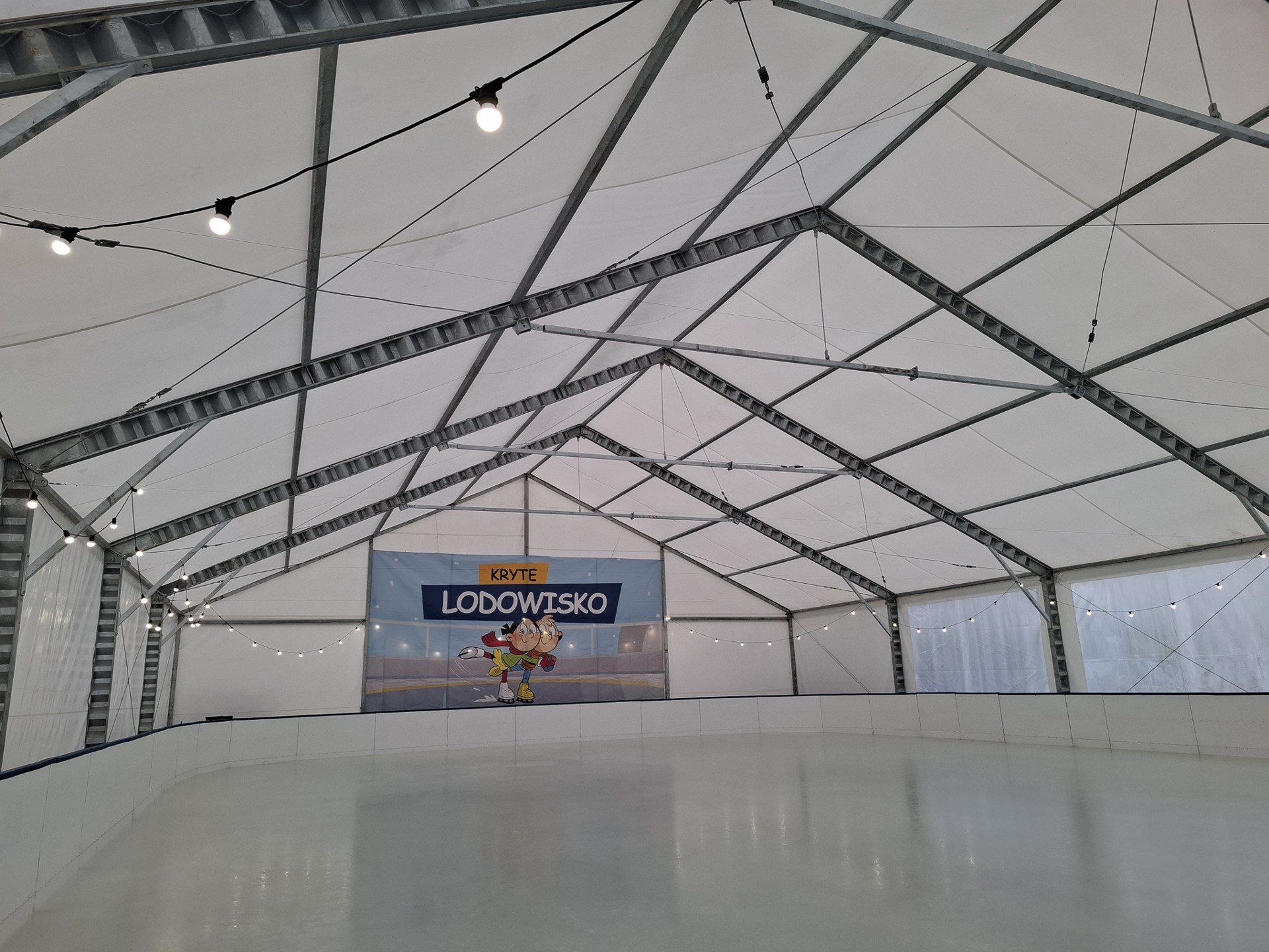 Kryte lodowisko w Starachowicach.