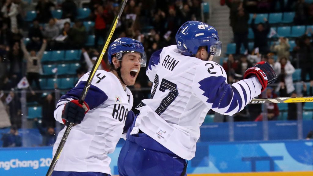 Getty Images / Bruce Bennett / Na zdjęciu: Koreańczycy cieszą się z bramki