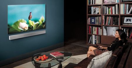 Soundbar Samsung HW-NW700 pomaga telewizorowi bez kabli
